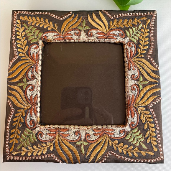 VTG Boho Embroidered Quilted Fabric & Wood Picture Frame - Picture 1 of 5